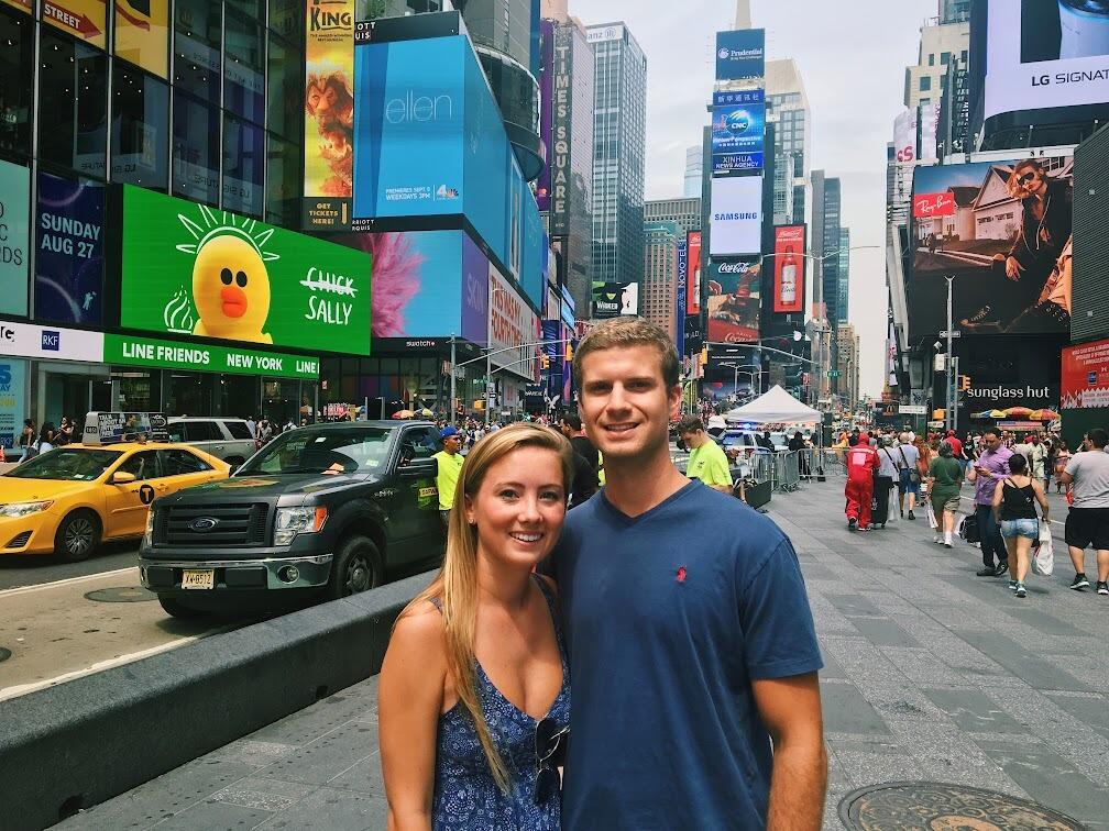 Zac visits Austin over the summer, and they go to NYC for the day. Zac also asks Austin to be his girlfriend (officially), and meets her family. 