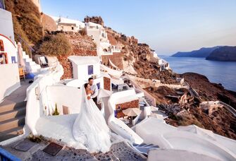 Wedding couple in Santorini, Greece