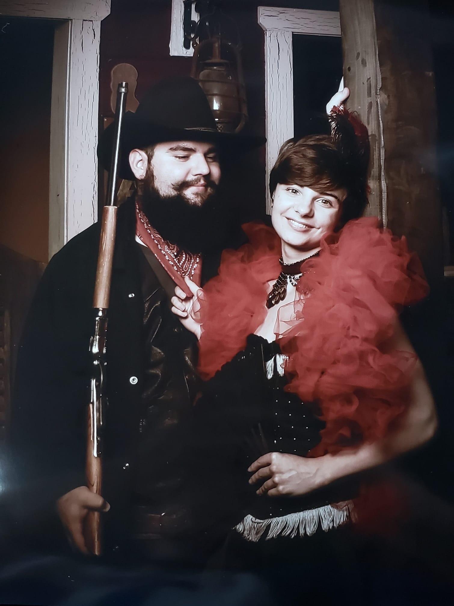 Off to Tennessee for Justin and Rachel's wedding and just had to get old time photos done.
