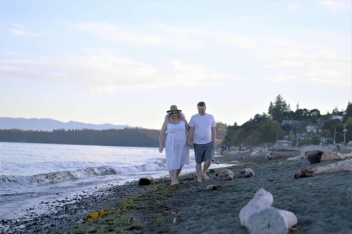 While in Victoria we met up with a photographer friend of ours and had such a fun photo shoot in front of the most beautiful castle and in the ocean. It was freaking but definitely worth it!
-Natasha