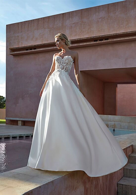 Pronovias official clearance website