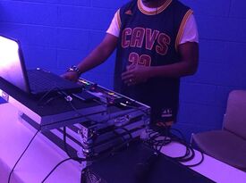 DJ Buck - Discrete Entertainment - DJ - Milwaukee, WI - Hero Gallery 1