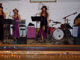 The Songbirds - Cover Band - Hornby Island, BC - Hero Gallery 1
