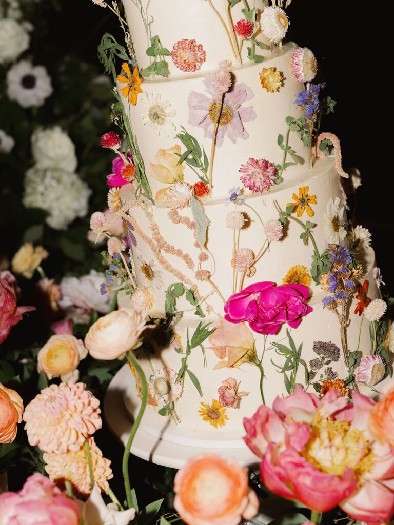 Wildflower cake for your 2024 wedding