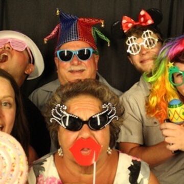 In The Spotlight Photo Booth Rental - Photo Booth - Charlevoix, MI - Hero Main
