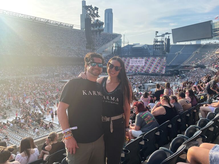 Sean tells Hillary at the Taylor Swift concert that he wants to propose but rings take longer to come in than he expected. This was a lie. 