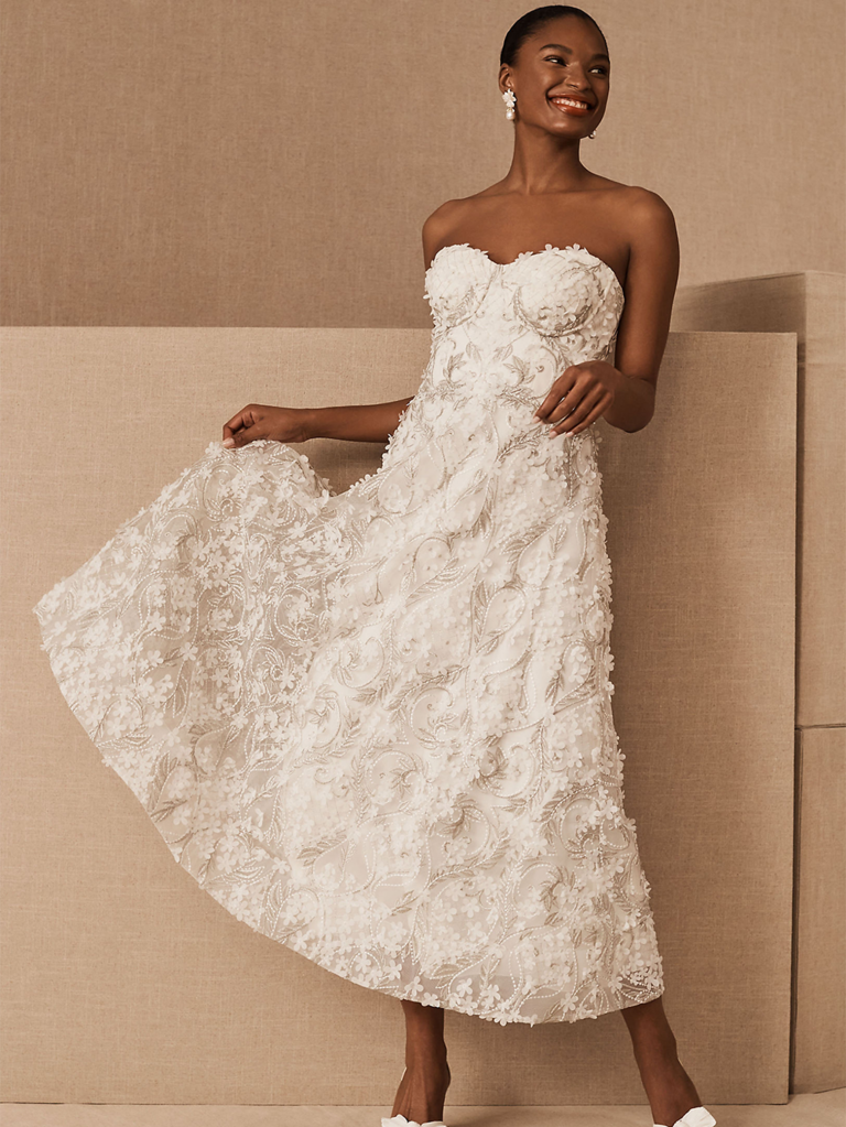 Elegant Lace Sweetheart Wedding Dress with Off-the-Shoulder Straps