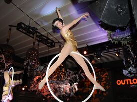 Cirque Mirage - Acrobat - Los Angeles, CA - Hero Gallery 3