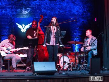 Amanda Raye and The Outstanding Band - Cover Band - Saint Louis, MO - Hero Main