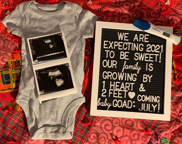 They announce their pregnancy to everyone!
