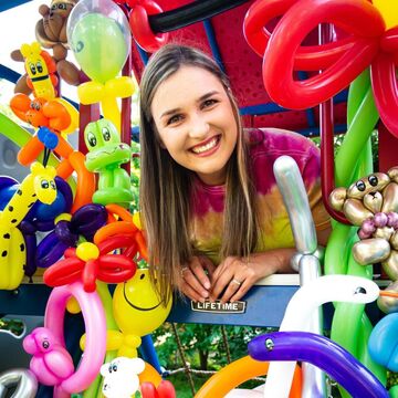 Balloon Artist Theia - Balloon Twister - Louisville, KY - Hero Main