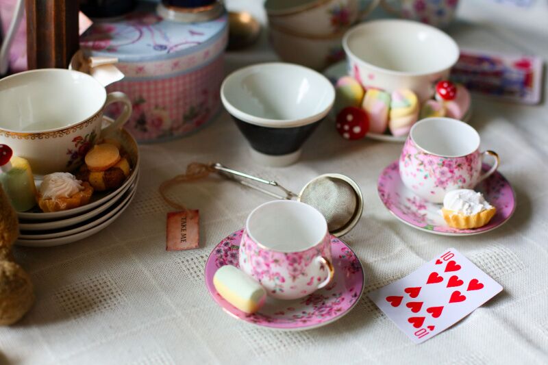 Alice in Wonderland themed party idea - mad hatter tea