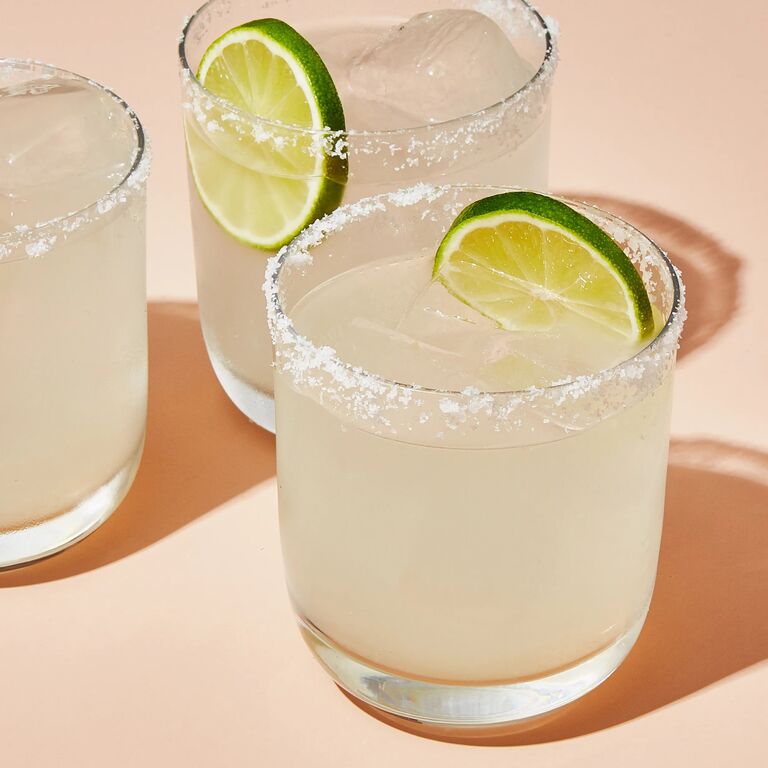 Tara and Kyle go on a date at the beloved Del Fuego. Kyle is so nervous he spills a spicy margarita all over Tara's dinner.