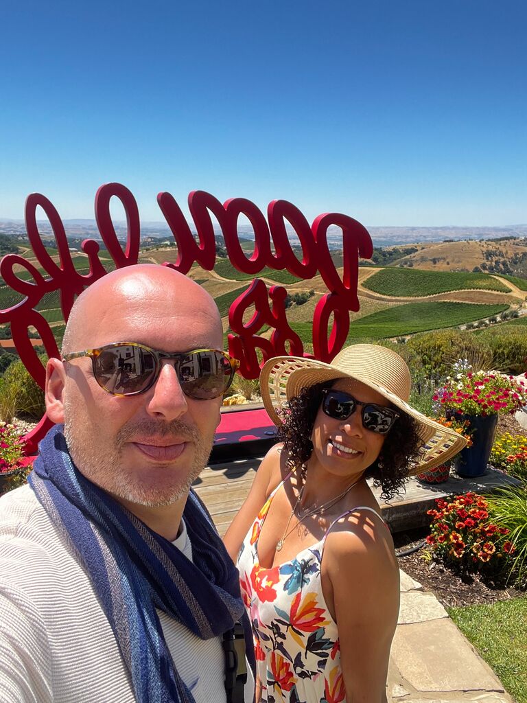 Wine tasting in Paso Robles, California. ~ Δοκιμασία επίλεκτων κρασιών στο Paso Robles, Καλιφόρνια.