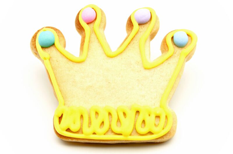 Princess and the Frog Party Ideas: golden crown cookies