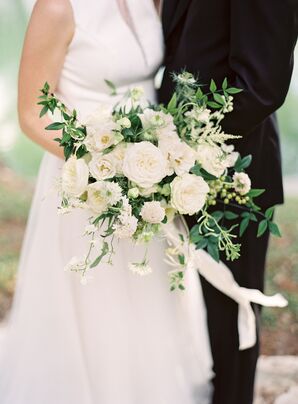 green and white bridesmaid bouquets