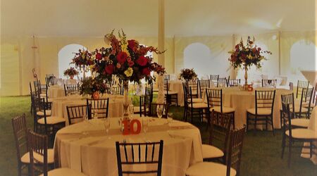 Wedding bouquet toss at Ohio Banquets! 💐#ohiobanquets #banquet