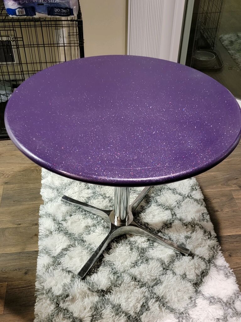 Josh, ever the thoughtful partner, wanted to share a meal with Shelby at her apartment but noticed she didn’t have a table. Determined to fix that, he found a free one and transformed it with paint, matching Shelby’s exact specifications. The result? A sparkly purple table perfect for their first meal together, a testament to Josh’s resourcefulness and love.