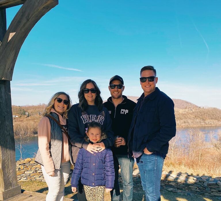 Darienne visits Kyle in Virginia, spending time with Darienne's cousins, Ryan and Jess Baker and kiddos Marlee and Max who live nearby in Charles Town, WV. 