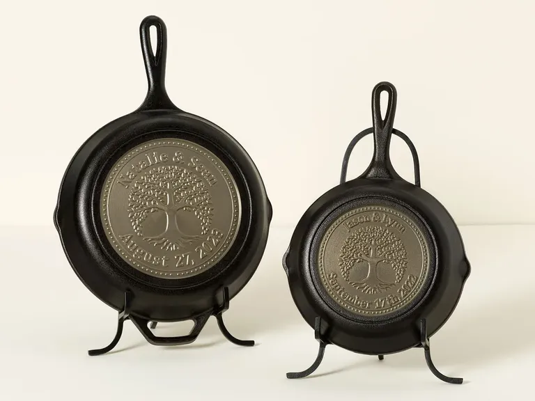 Cast Iron Bundt Pan, Vintage Lodge Cast Iron Baking, Cast Iron collectible.  great gift for country kitchen