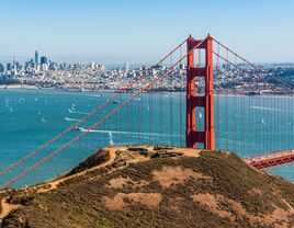 san francisco golden gate bridge overlooks city skyline