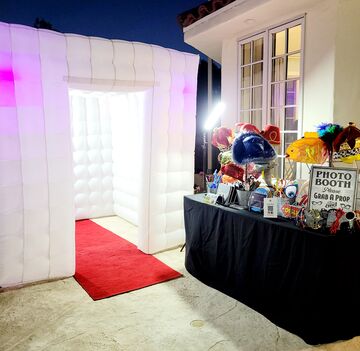 CUITM - Photo & 360 Video Booths - Photo Booth - Canoga Park, CA - Hero Main