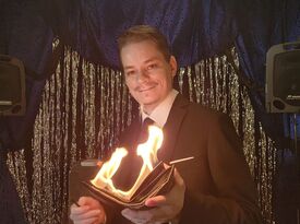 Magician Anthony - Comedy Magician - Racine, WI - Hero Gallery 2