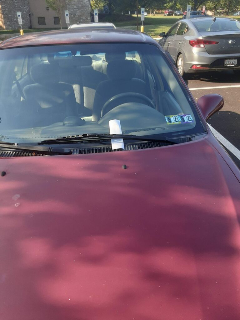Kyle jokingly left a "love note" on Ash's car.
It said "poggers."