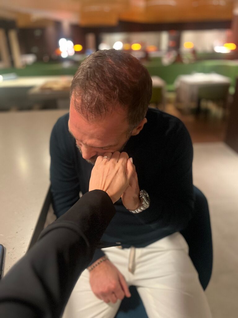 No sabemos quien estaba más feliz con el anillo, si él o ella... / Nous ne savons pas qui était le plus heureux avec la bague, lui ou elle...
