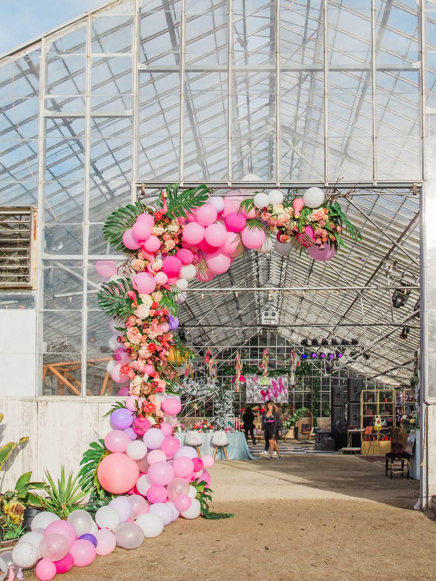  Entryway Balloon Decoration Idea