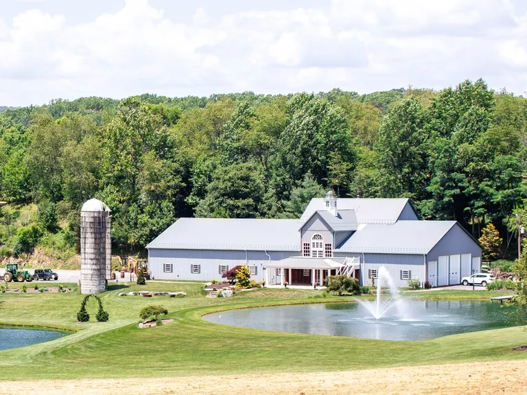 Stone Ridge Hollow winter wedding venue in Forest Hill, Maryland