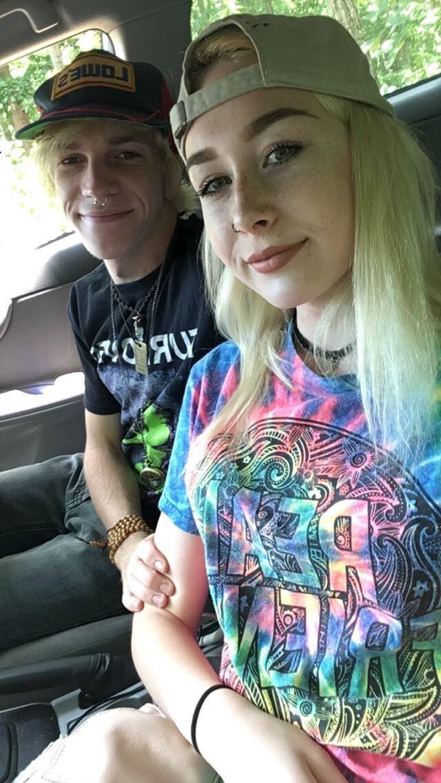 Hailey flew out to Virginia to visit Nate & meet Nate’s family. 