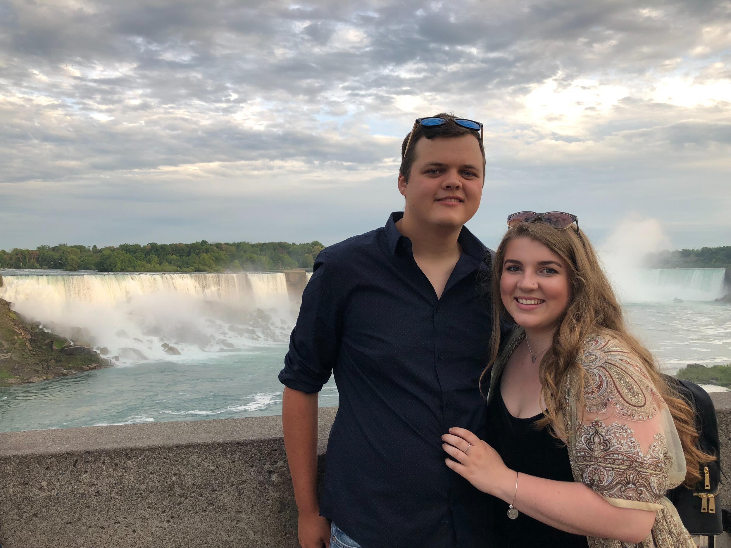 To celebrate 1 year of dating (primarily long distance), we decided to take a weekend trip to Niagara Falls. 