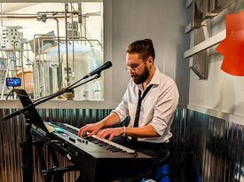 Cole Thomas - Singing Pianist - Des Moines, IA - Hero Gallery 2