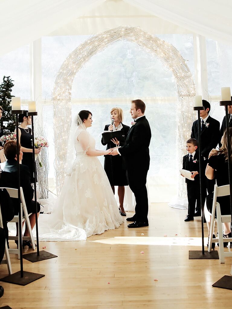 17 Creative Indoor Wedding Arch Ideas