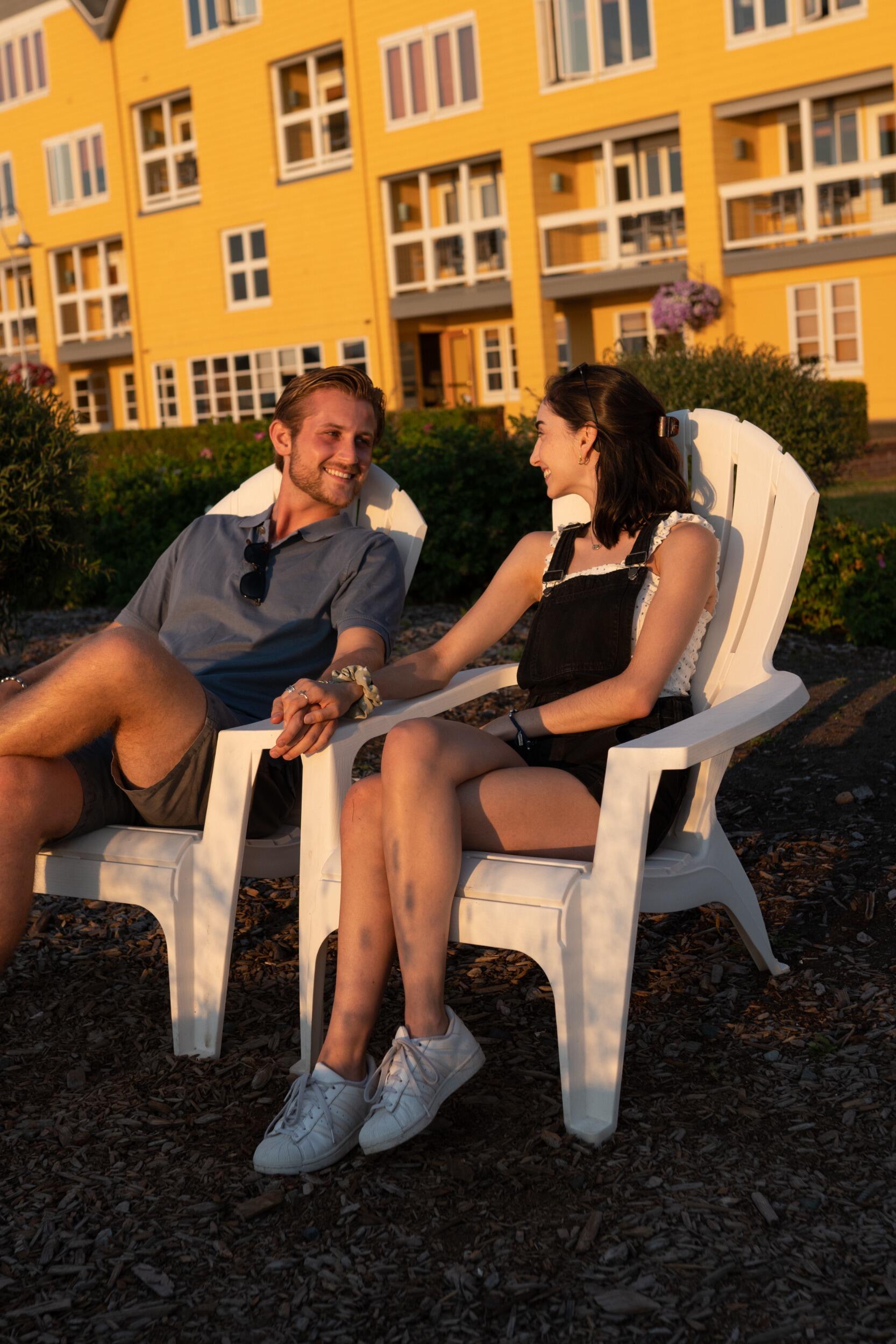 Brandon escapes work and Sophia joins him and his family to celebrate his grandmother's birthday at Semiahmoo Resort in Blaine, WA! Sophia gets to meet Brandon's mom's side of the family. She didn't get scared away- phew!