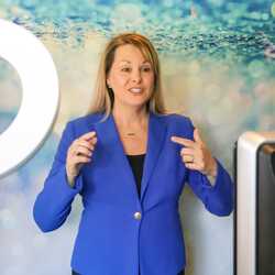 Kim Becking, Motivational Speaker & Change Expert, profile image