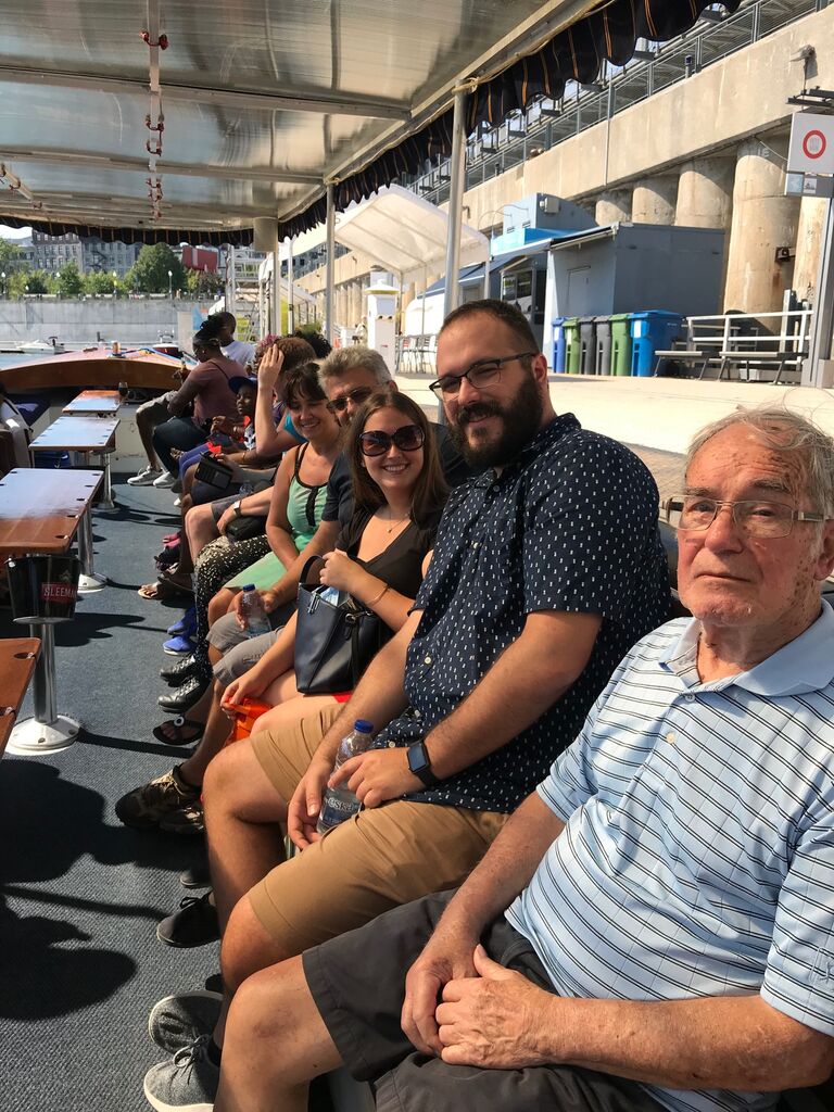 Les grands-parents de Josh et les parents de Kim se rencontrent pour la première fois à Montréal