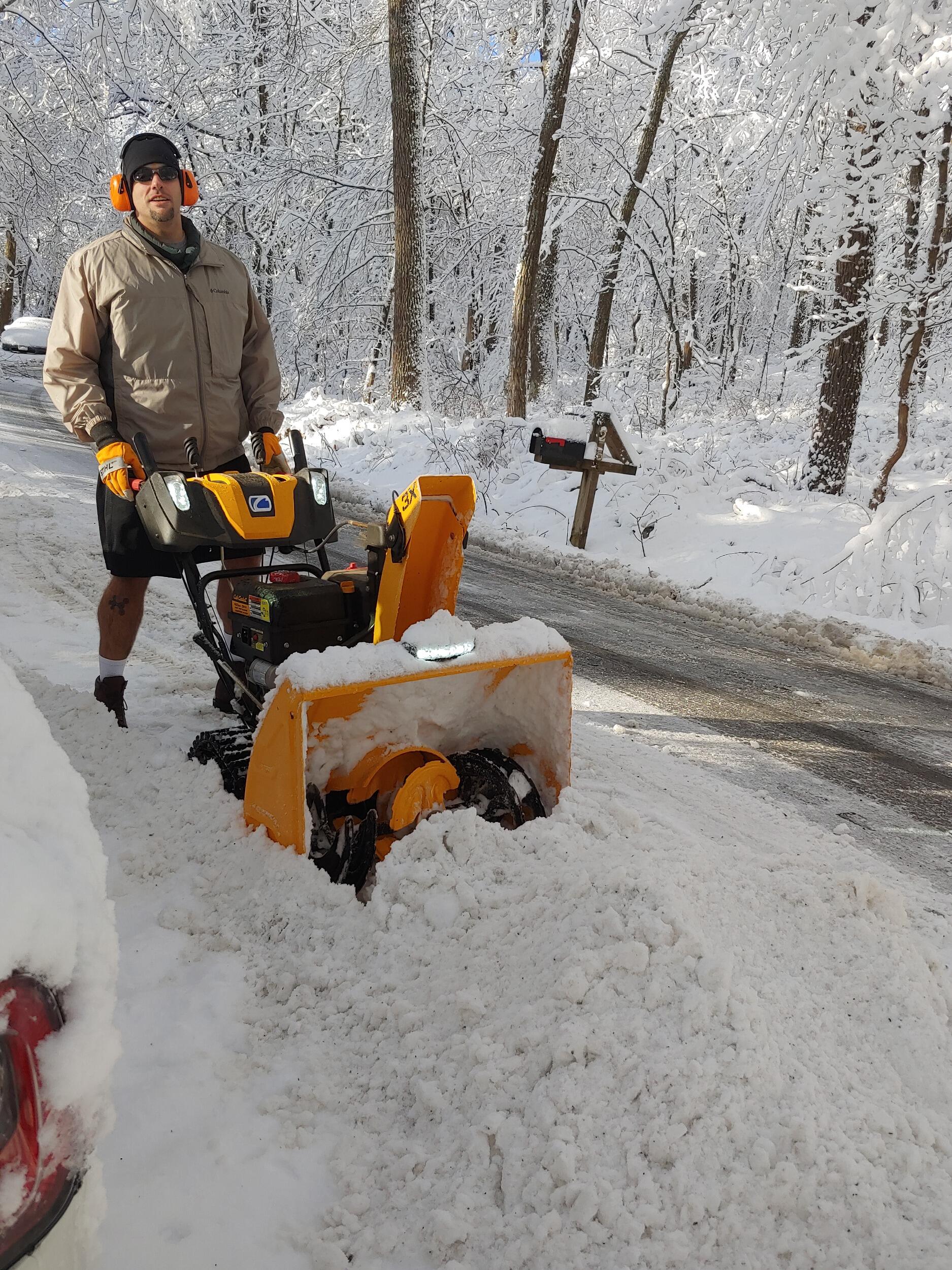 Keith using his new toy! Yes, of course he's also wearing shorts! lol ⛄️ 