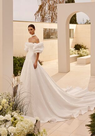 Elisa brocade wedding dress with A-line silhouette, strapless neckline, detachable puffed sleeves, smooth finish and button-up back. Includes choker.