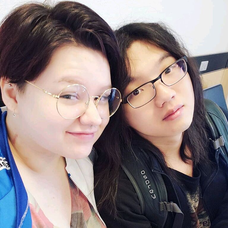 Embarking on our first long trip together, 6 hours by bus to Tonasket! Miki found out that Sam sleeps through all transport. He is a boring travel companion. But at least he is pretty when he sleeps 💕
