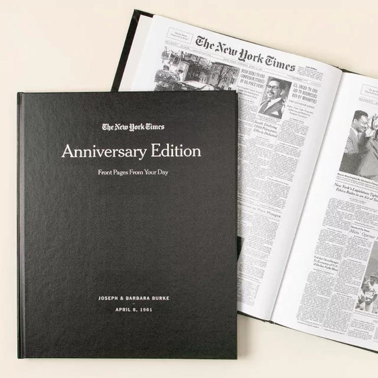 Personalized anniversary book for the best gift for your parents
