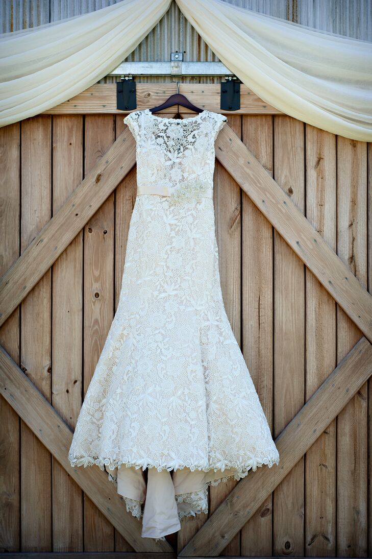 Belted Allure Lace Trumpet-Style Wedding Dress