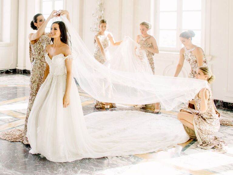 This Was the Average  Cost  of a Wedding  Dress  in 2019
