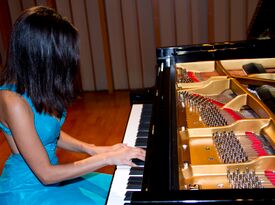 Lara Mirinjian - Pianist - Long Beach, CA - Hero Gallery 2