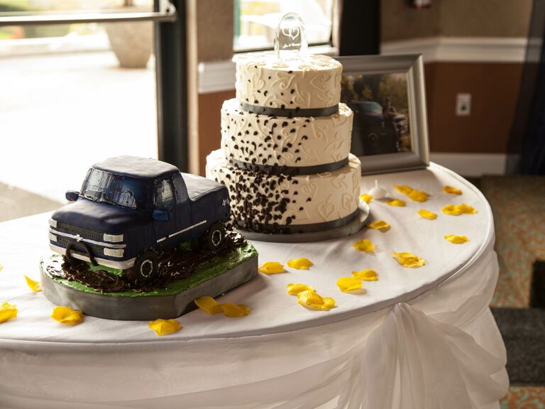 53 Groom's Cake Ideas for a Personalized Touch on Your Big Day