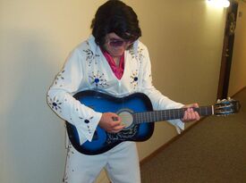 Elvis Is In THe Building - Elvis Impersonator - Kentwood, MI - Hero Gallery 2
