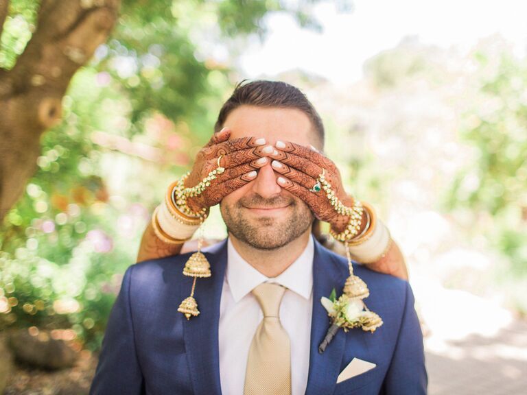 Bridal back hand henna tattoos by Apollo Fotografie