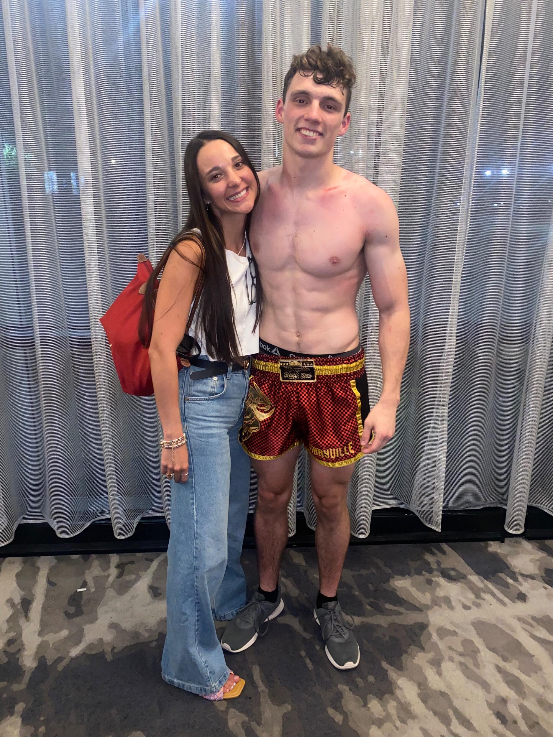 Jack's first big fight in St. Louis// La primera pelea official de Jack en San Luis.