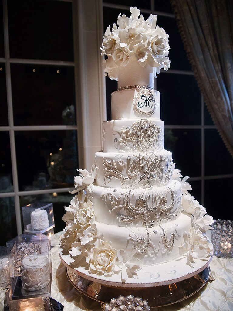 Elegant and Glittering Round Wedding Cakes